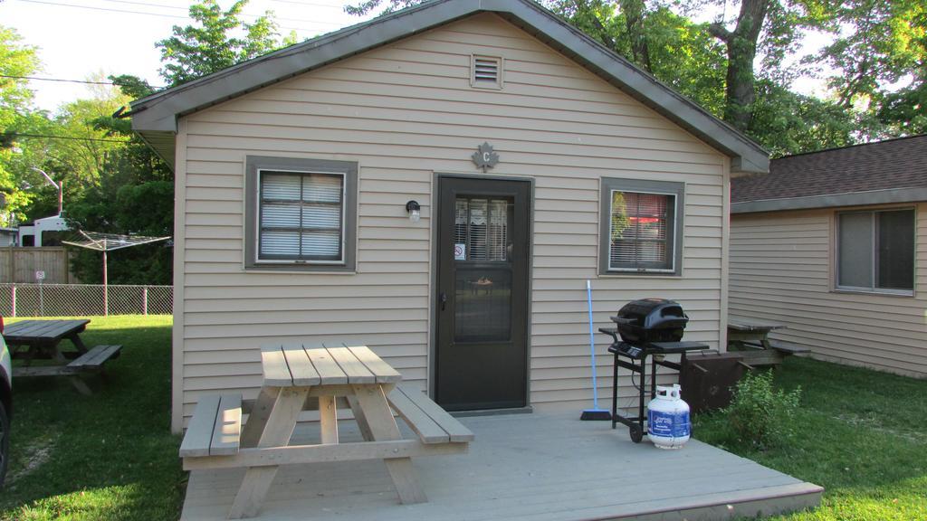 The Maples Cottages In Port Elgin Chambre photo